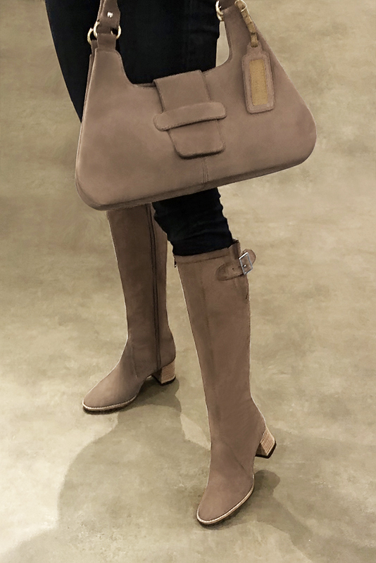 Chocolate brown women's knee-high boots with buckles. Round toe. Medium block heels. Made to measure. Rear view - Florence KOOIJMAN